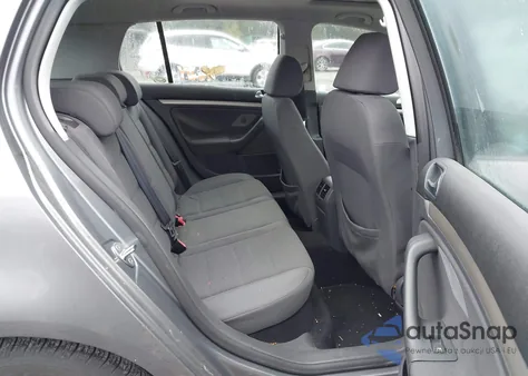 2008 Volkswagen Rabbit S z USA, uszkodzony, nr VIN WVWDA71KX8W062232